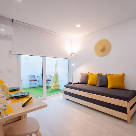 Coxim - Com Pátio Em Pleno Coração De Apartamento